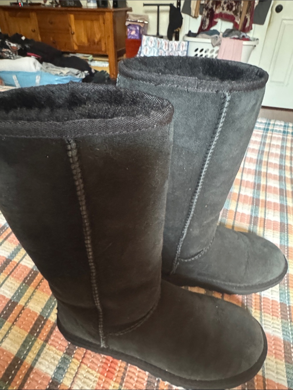 Women’s Black Uggs Suede Shearling Winter Boots